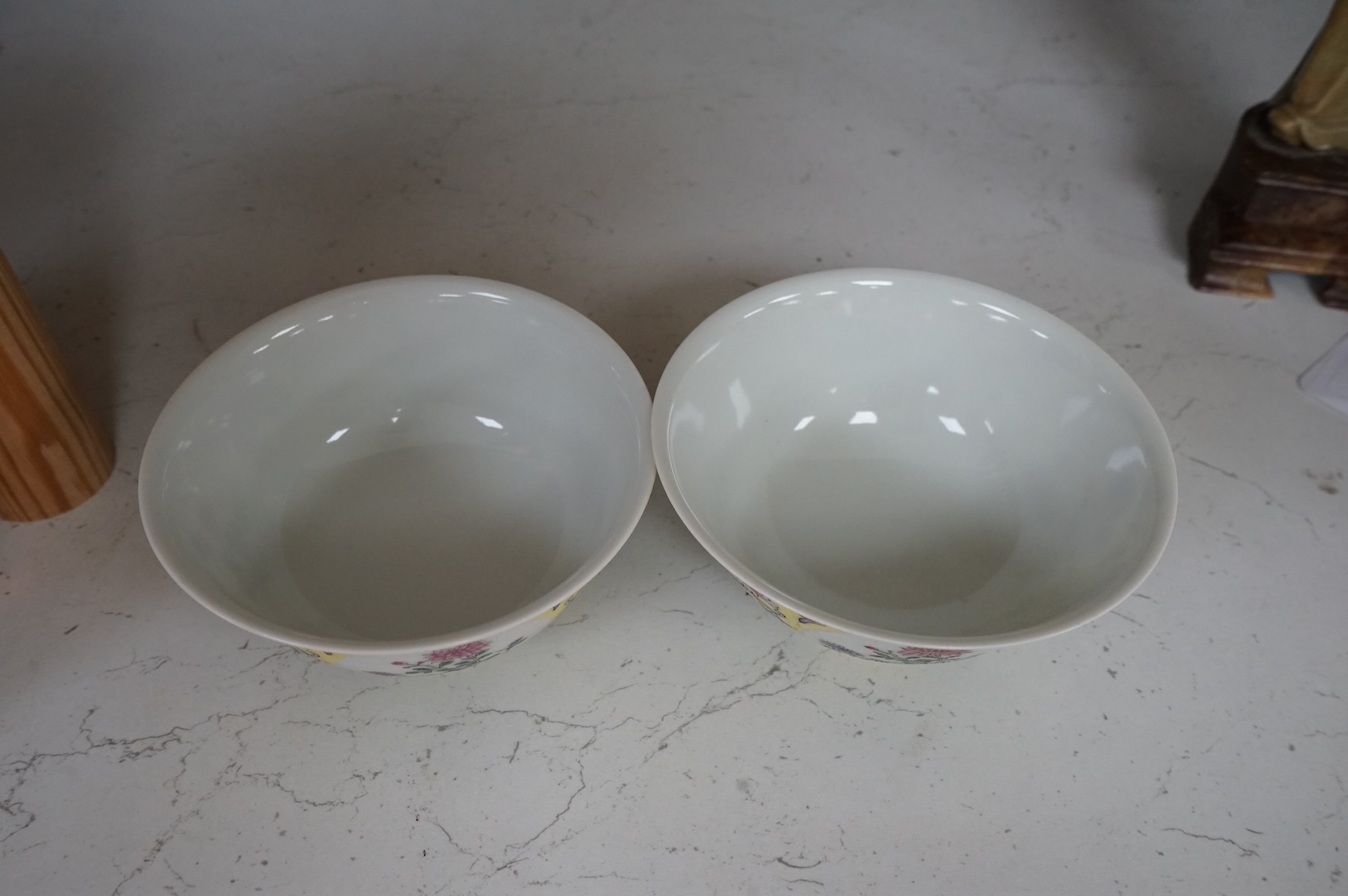 A pair of Chinese yellow ground medallion bowls, 13cm diameter